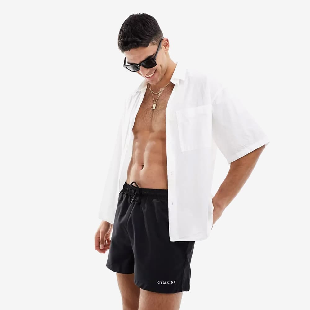 Camisa Casual Blanca con Shorts Negros